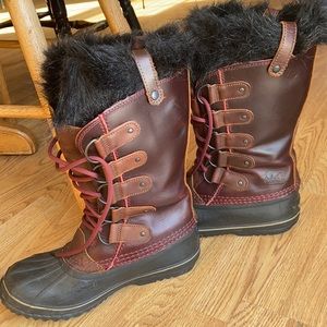Sorel woman’s Joan of ark waterproof insulated winter boot faux inner liner.